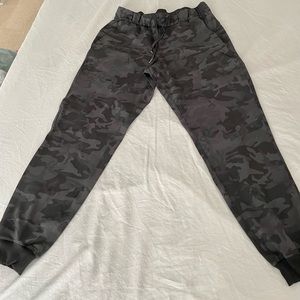 Lululemon On The Fly Jogger Luxtreme size 6 Incognito Camo Multigrey